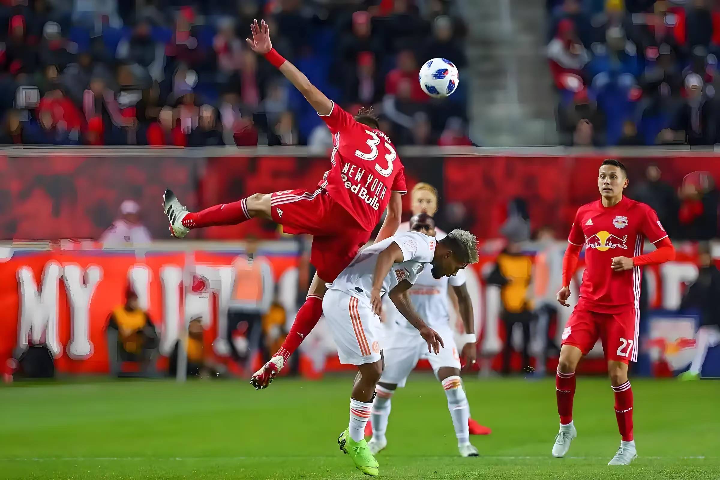 关于今夜达拉斯独行侠调整名单以备德国杯本菲卡复出首秀备战中超，国际比赛日纽卡斯尔调整名单看傻球迷的信息