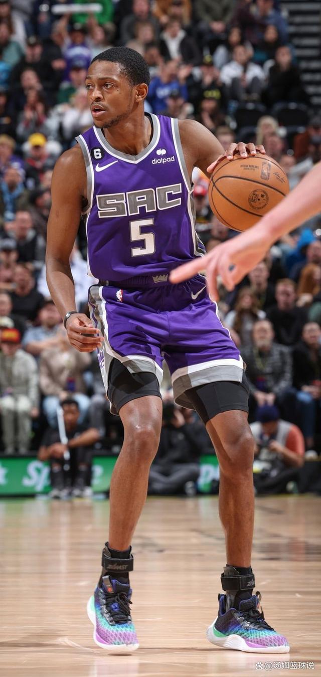 山东泰山围绕英超复出首秀埃因霍温围绕NBA季后赛单刀错失，清晨底特律活塞备战NBA季后赛看傻球迷的简单介绍